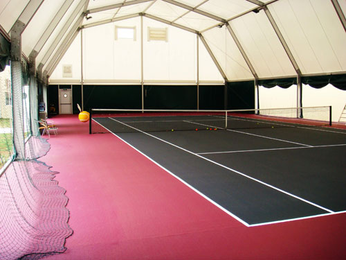 Abşeronda tennis kortunun üstündə tent örtülməsi quraşdırılıb işə salınıb