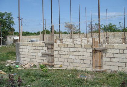 Строительство теннисного корта в Худате